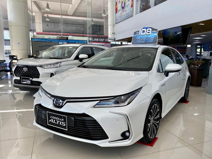 Giá xe Toyota Corolla Altis cập nhật tháng 7/2025