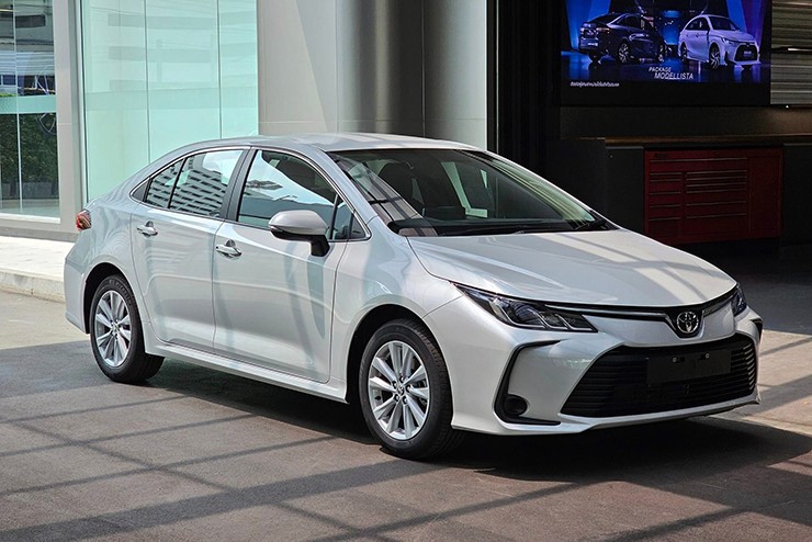 Giá xe Toyota Corolla Altis cập nhật tháng 7/2025