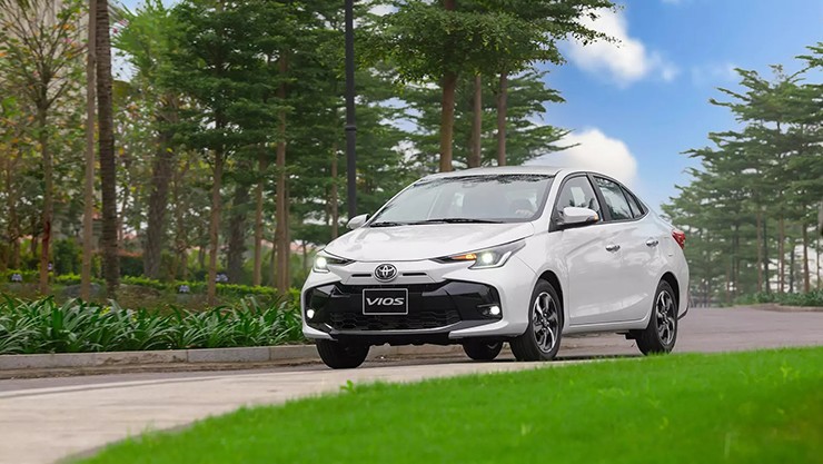 Giá xe Toyota Vios tháng 8/2025, ưu đãi 50% phí trước bạ và tặng bảo hiểm