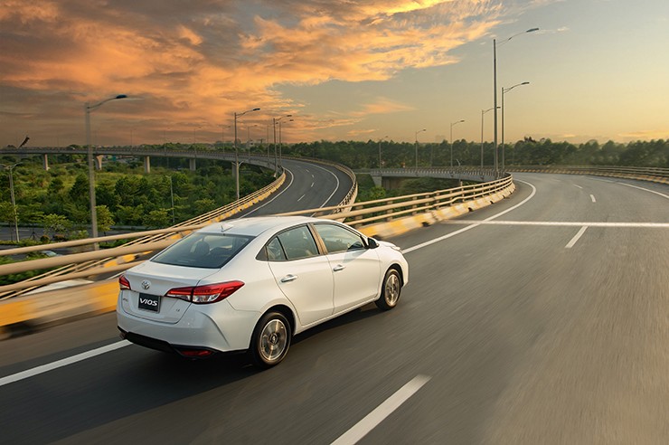 Giá xe Toyota Vios tháng 8/2025, ưu đãi 50% phí trước bạ và tặng bảo hiểm