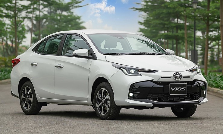 Giá xe Toyota Vios tháng 8/2025, ưu đãi 50% phí trước bạ và tặng bảo hiểm