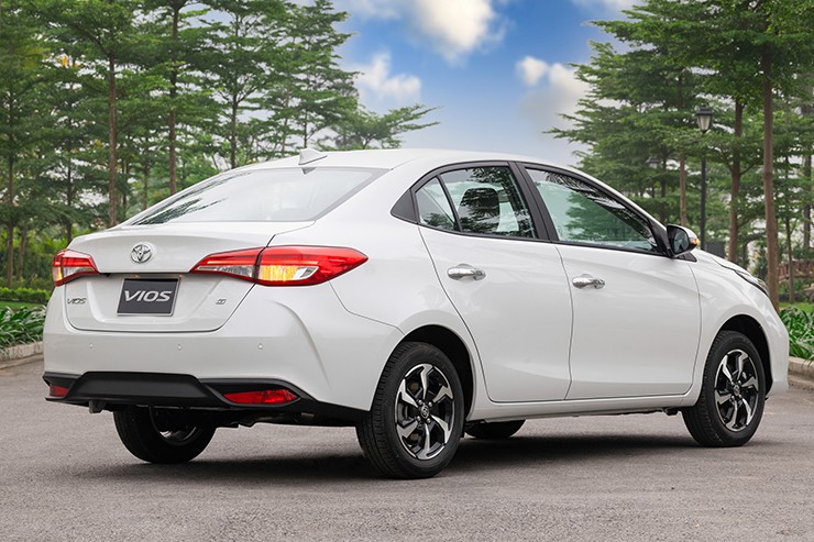 Giá xe Toyota Vios tháng 8/2025, ưu đãi 50% phí trước bạ và tặng bảo hiểm