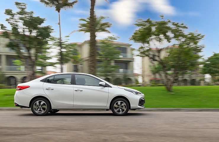Giá xe Toyota Vios tháng 8/2025, ưu đãi 50% phí trước bạ và tặng bảo hiểm
