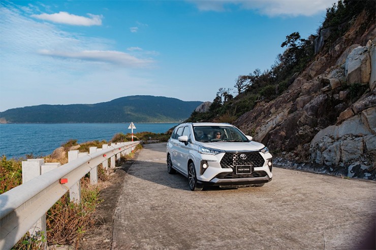 Giá xe Toyota Veloz Cross tháng 9/2025, hỗ trợ 100% lệ phí trước bạ