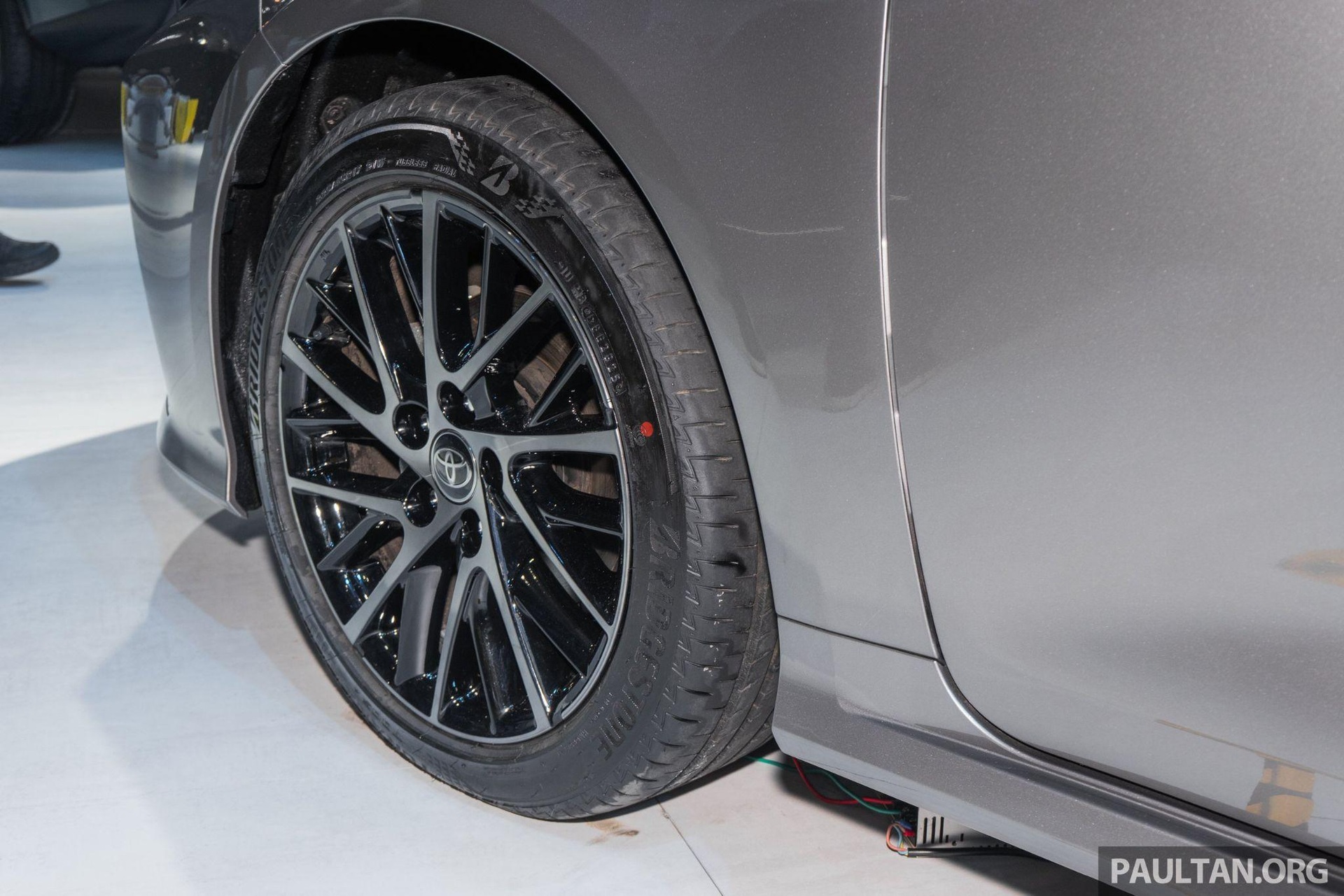 Toyota Corolla 2026 “lột xác” để hết bán chậm, tiêu thụ chỉ 4,13 lít/100km