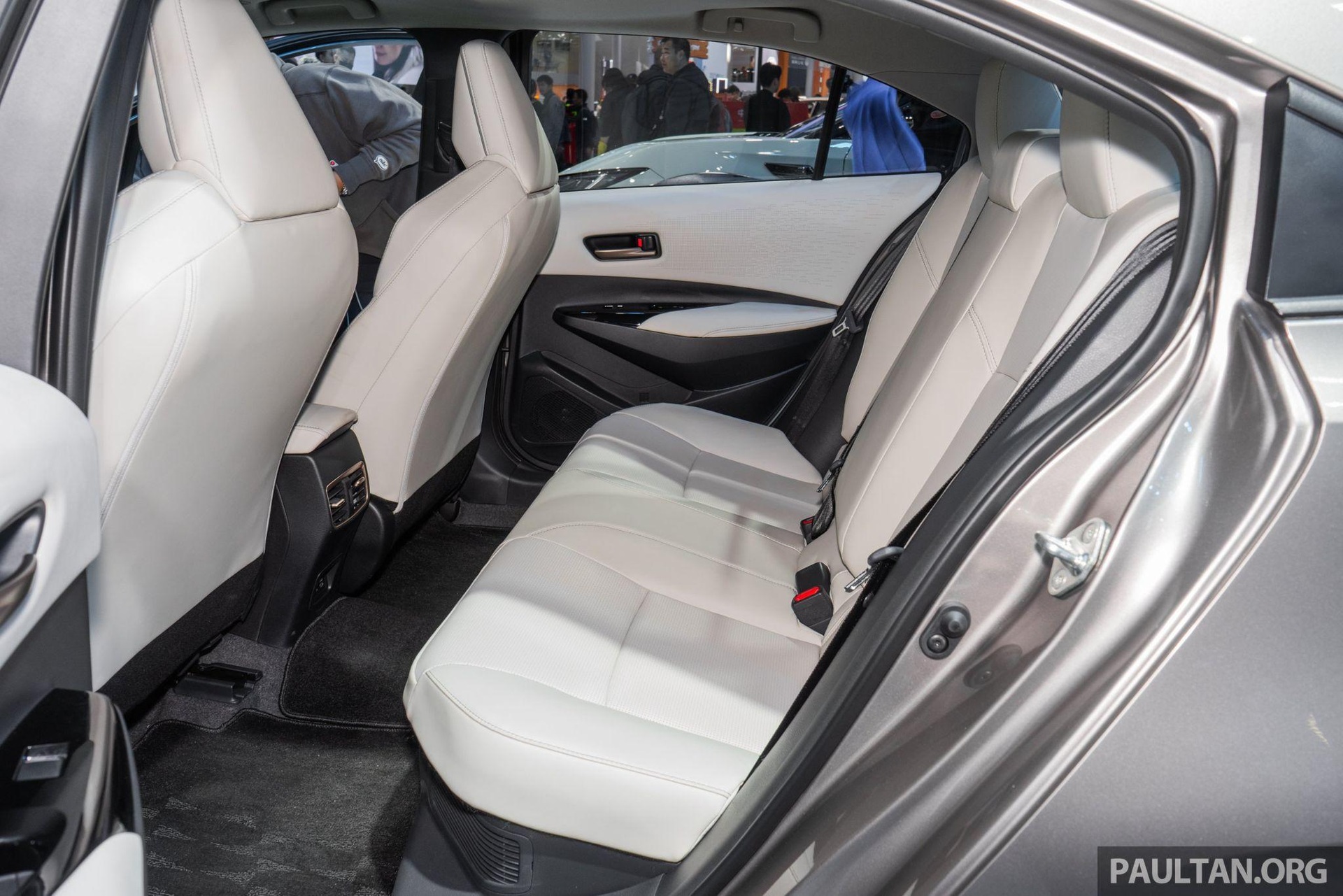 Toyota Corolla 2026 “lột xác” để hết bán chậm, tiêu thụ chỉ 4,13 lít/100km