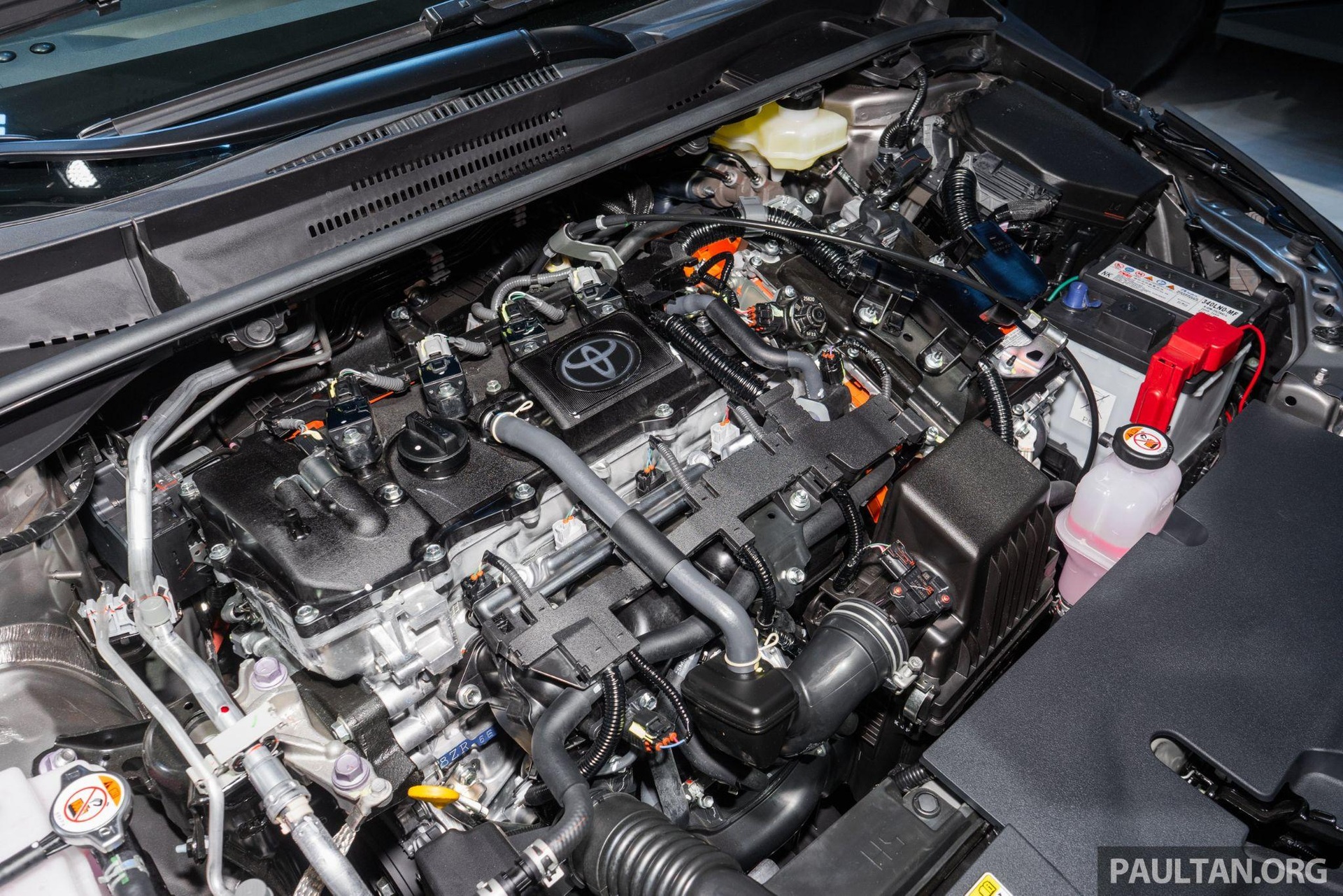 Toyota Corolla 2026 “lột xác” để hết bán chậm, tiêu thụ chỉ 4,13 lít/100km