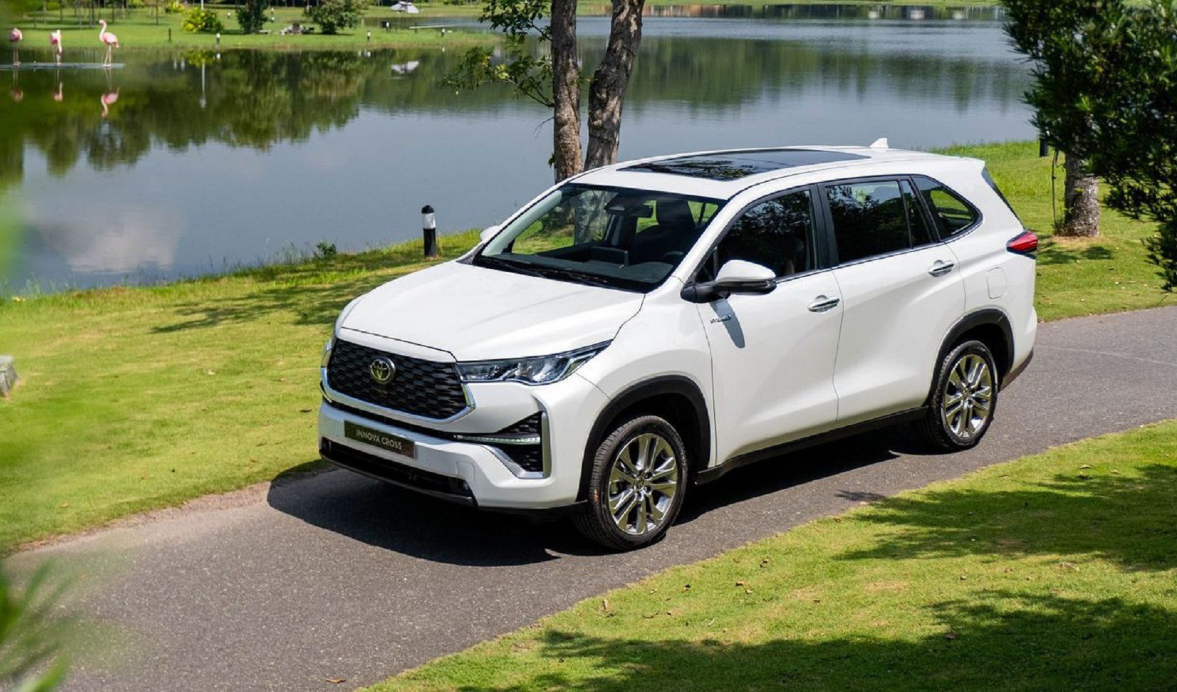 Toyota Innova Cross Hybrid: MPV 7 chỗ tiết kiệm, công nghệ hybrid tiên tiến